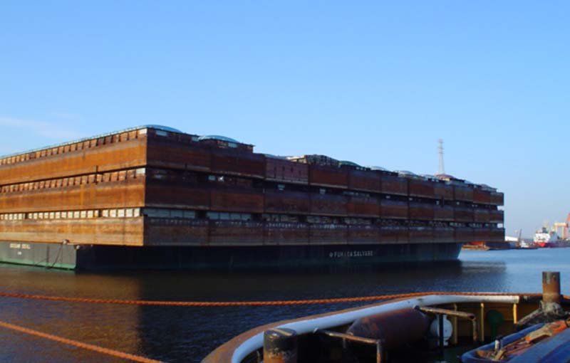 Transport of 33 barges